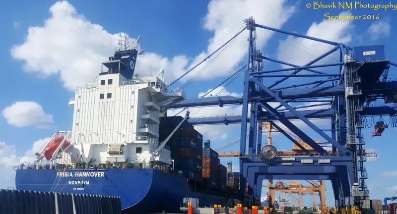 SEASPAN HANNOVER Container Ship IMO 9320013 photo 5