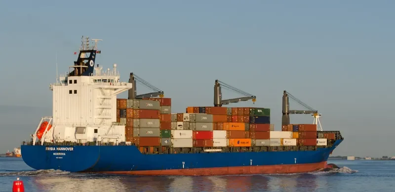 SEASPAN HANNOVER Container Ship IMO 9320013 photo 10