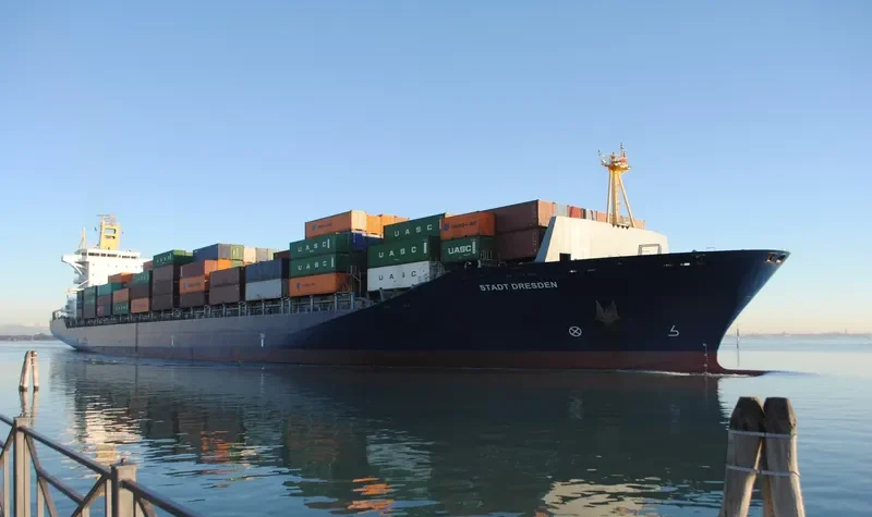 STADT DRESDEN Container Ship IMO 9320049 photo 2