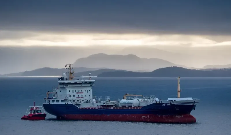 ASTINA Tanker IMO 9320063 photo 2