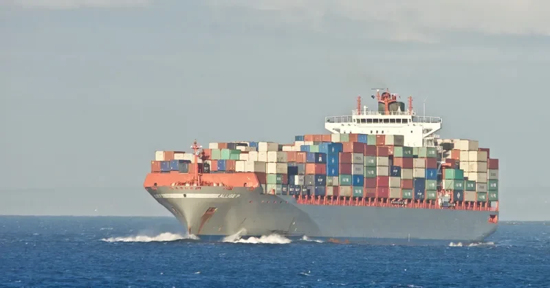 UTE Container Ship IMO 9320685 photo 4