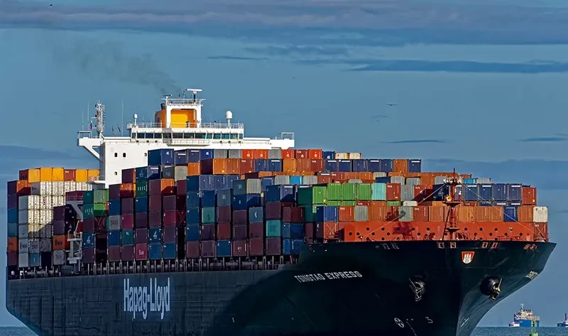 TSINGTAO EXPRESS Container Ship IMO 9320702 photo 4