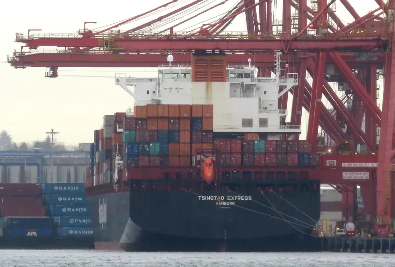 TSINGTAO EXPRESS Container Ship IMO 9320702 photo 5