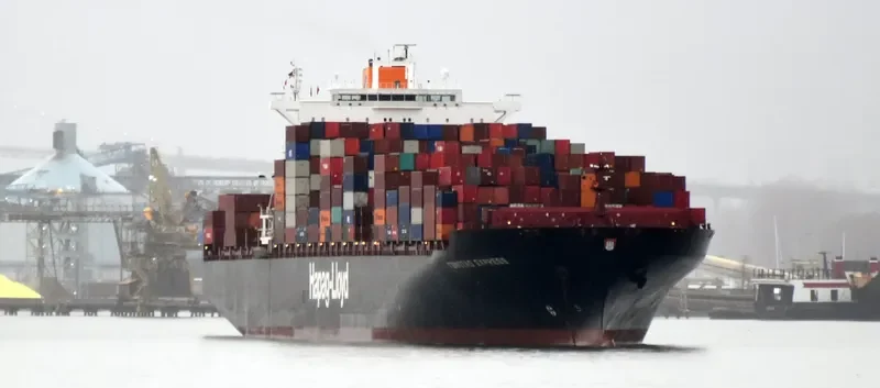 TSINGTAO EXPRESS Container Ship IMO 9320702 photo 9