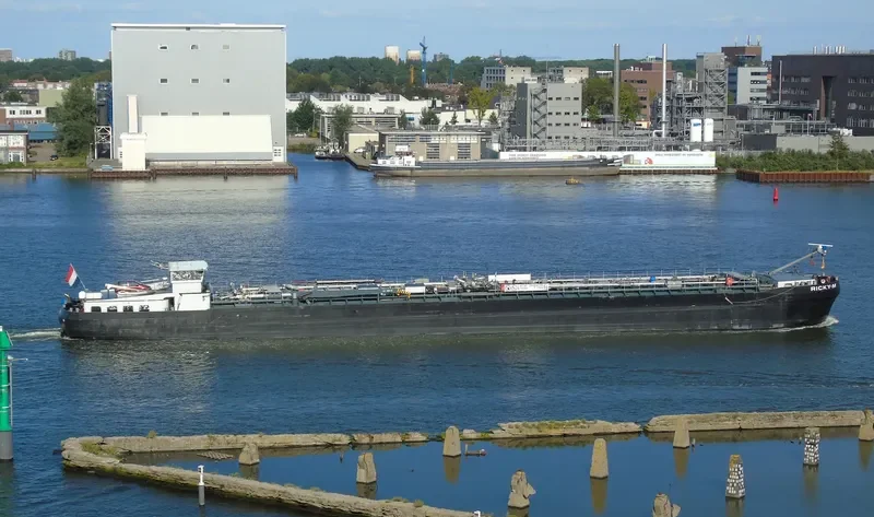 RICKY M Tanker IMO 9321081 photo 8