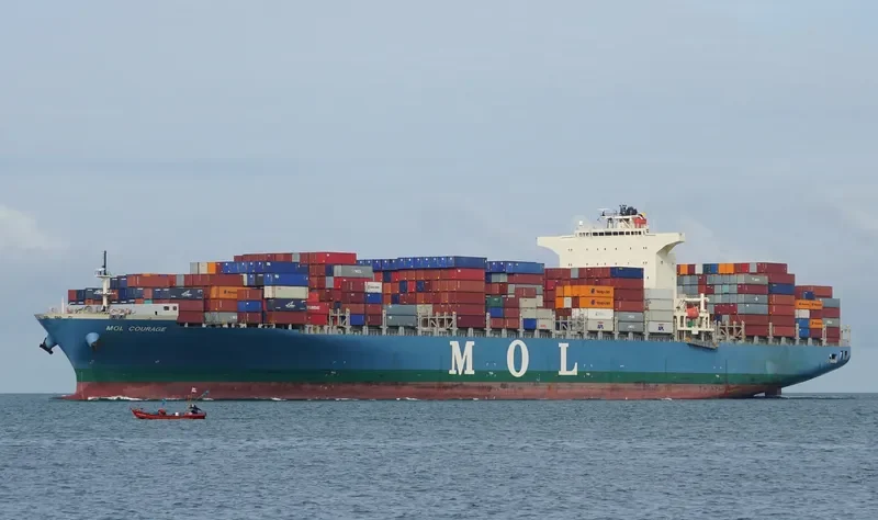 MOL COURAGE Container Ship IMO 9321263 photo 2