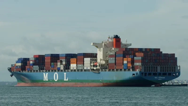 MOL COURAGE Container Ship IMO 9321263 photo 3