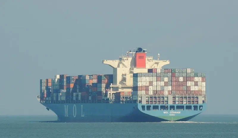 MOL COURAGE Container Ship IMO 9321263 photo 4