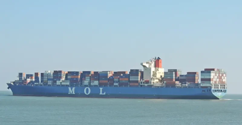 MOL COURAGE Container Ship IMO 9321263 photo 5