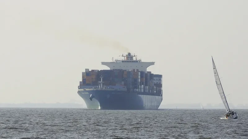 MOL COURAGE Container Ship IMO 9321263 photo 8