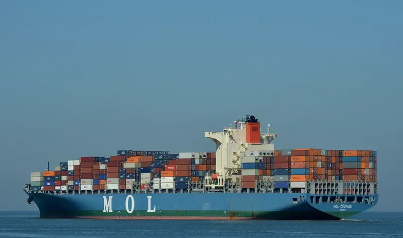 MOL COURAGE Container Ship IMO 9321263 photo 9