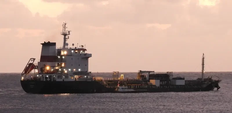 AT LUCKY Tanker IMO 9321421 photo 2
