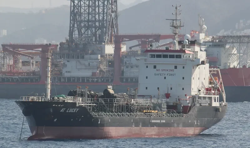 AT LUCKY Tanker IMO 9321421 photo 5