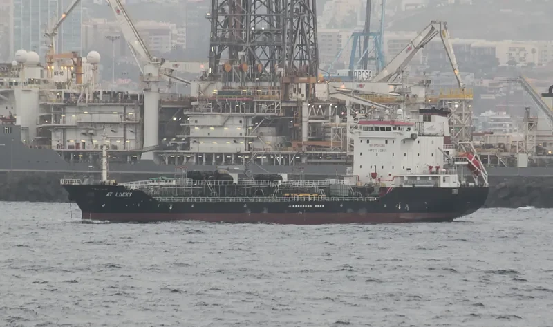 AT LUCKY Tanker IMO 9321421 photo 7