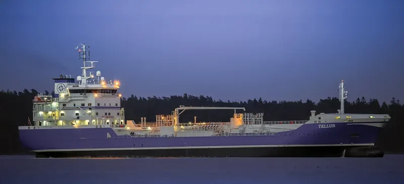 TELLUS Tanker IMO 9321615 photo 6