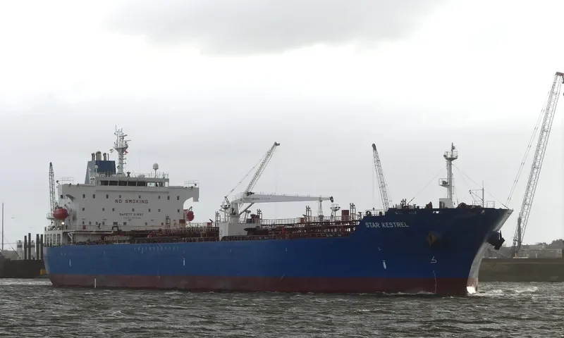 STAR KESTREL Tanker IMO 9321940 photo 2