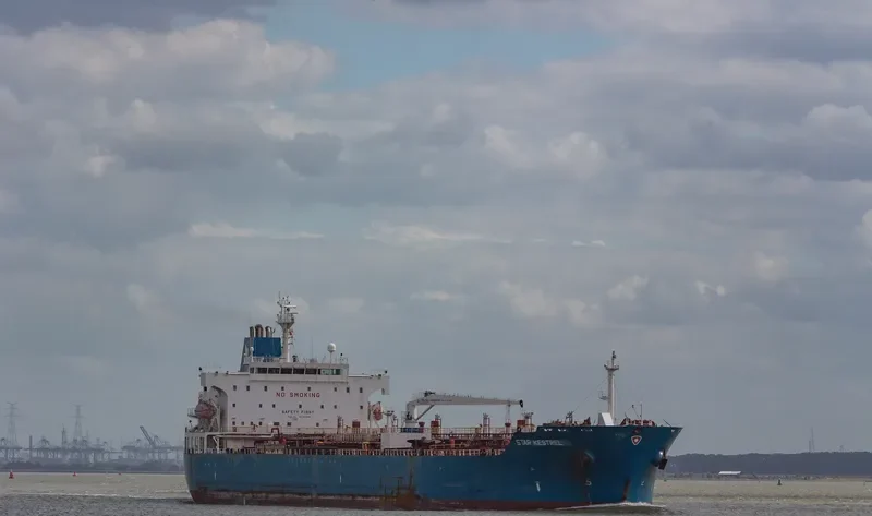 STAR KESTREL Tanker IMO 9321940 photo 9