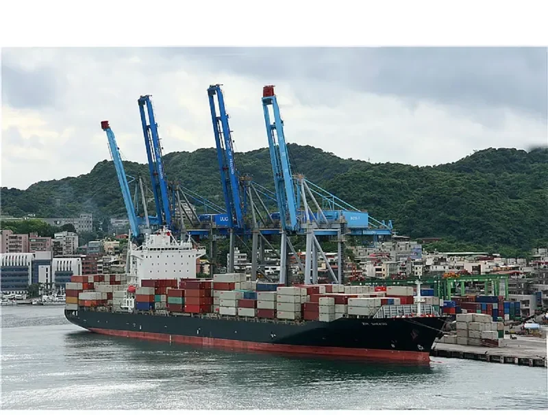 ZIM SHEKOU Container Ship IMO 9322322 photo 10