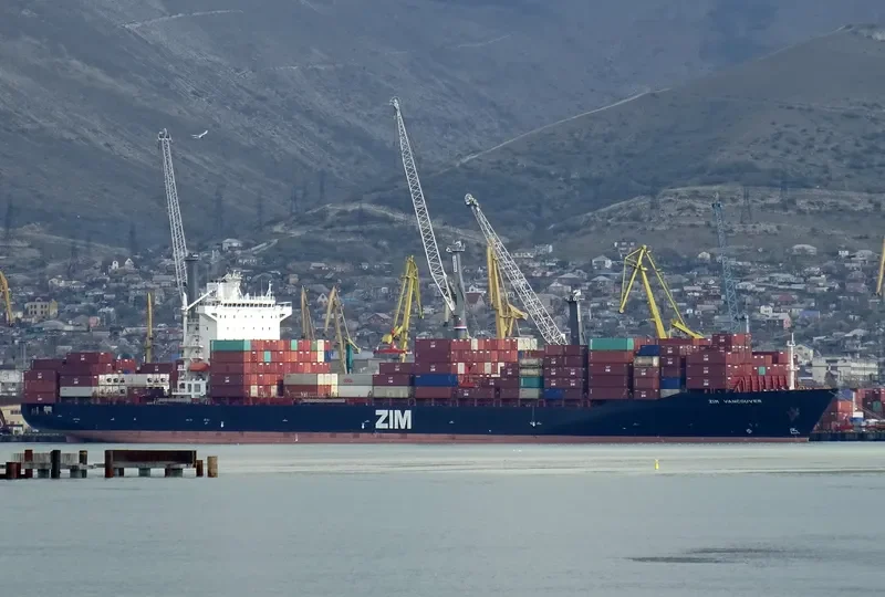 ZIM VANCOUVER Container Ship IMO 9322334 photo 7