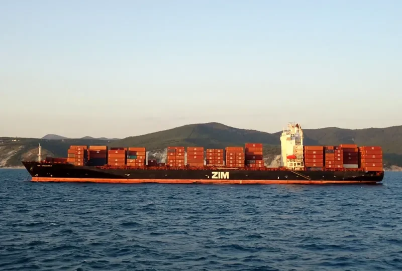 ZIM YOKOHAMA Container Ship IMO 9322346 photo 2