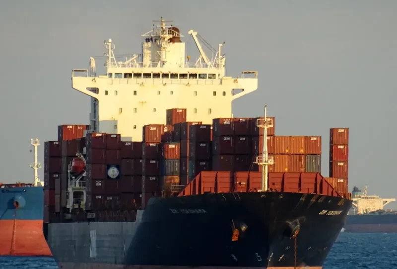 ZIM YOKOHAMA Container Ship IMO 9322346 photo 4
