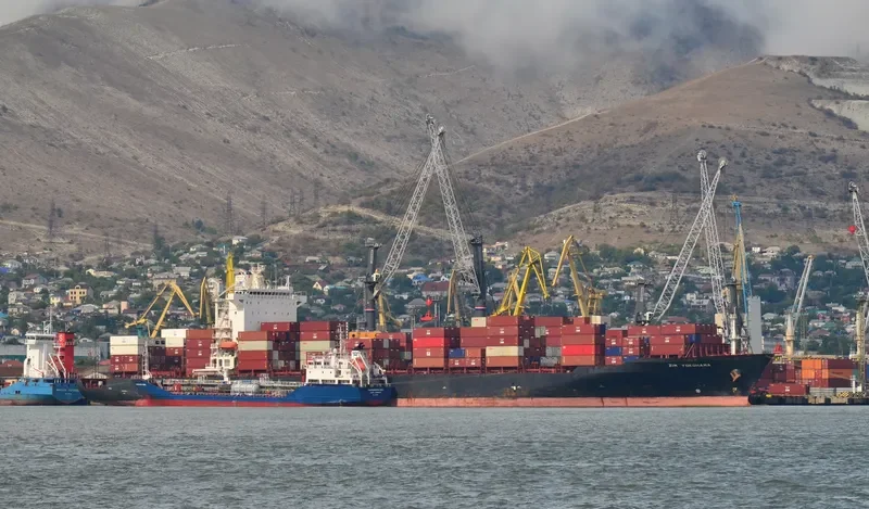 ZIM YOKOHAMA Container Ship IMO 9322346 photo 5