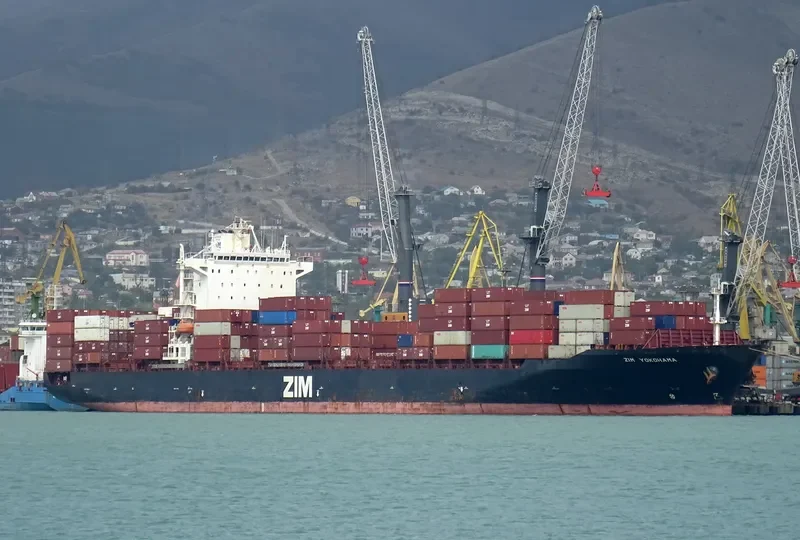 ZIM YOKOHAMA Container Ship IMO 9322346 photo 9