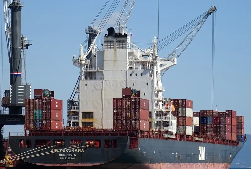 ZIM YOKOHAMA Container Ship IMO 9322346 photo 10