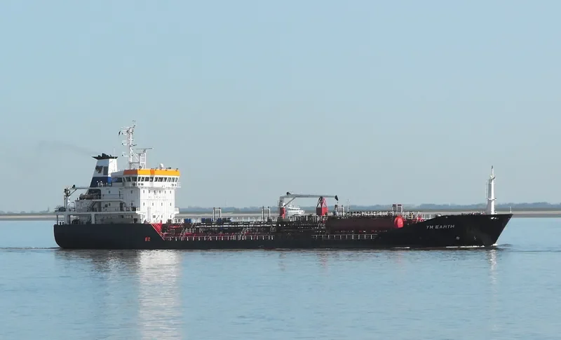 YM EARTH Tanker IMO 9322633 photo 3