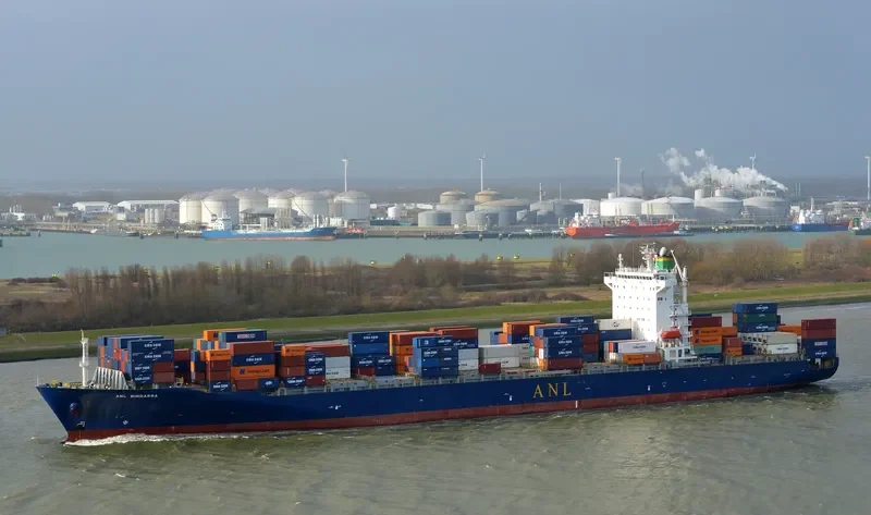 NAVIOS AMARILLO Container Ship IMO 9324849 photo 3