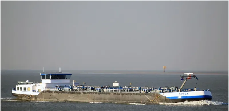 OMEGA Tanker IMO 9325271 photo 2