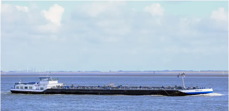 OMEGA Tanker IMO 9325271 photo 8