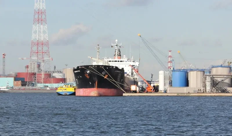 ULRIKEN Tanker IMO 9325843 photo 8