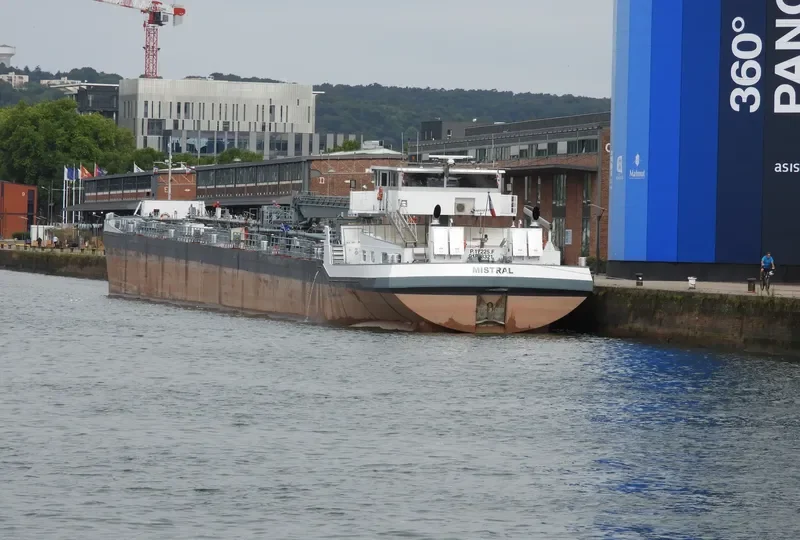 MISTRAL Tanker IMO 9326665 photo 4