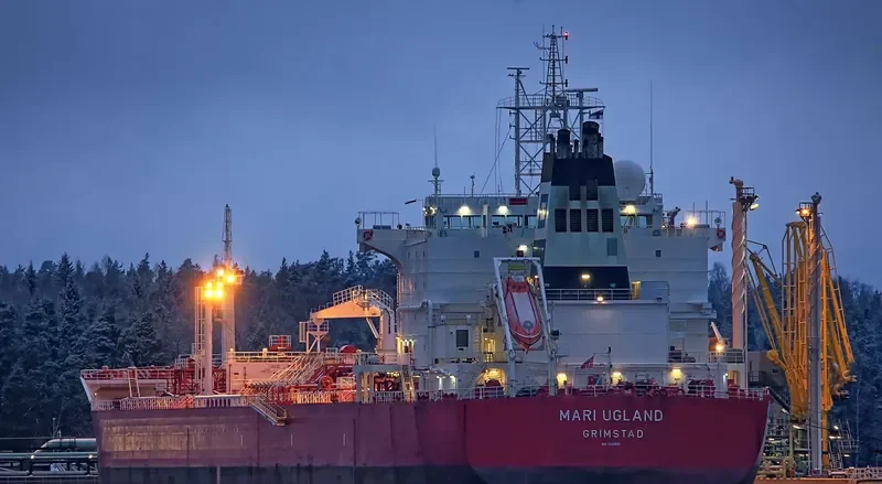 MARI UGLAND Tanker IMO 9326885 photo 7