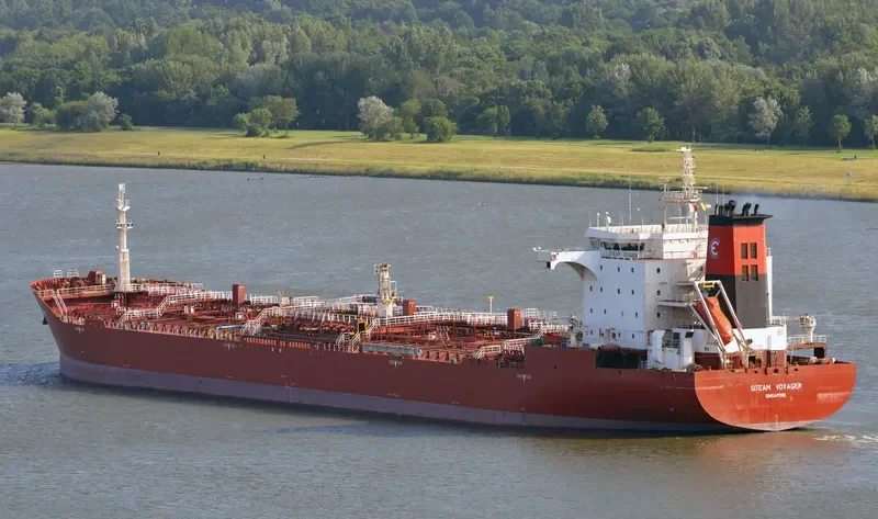 TORM VOYAGER Tanker IMO 9326926 photo 10