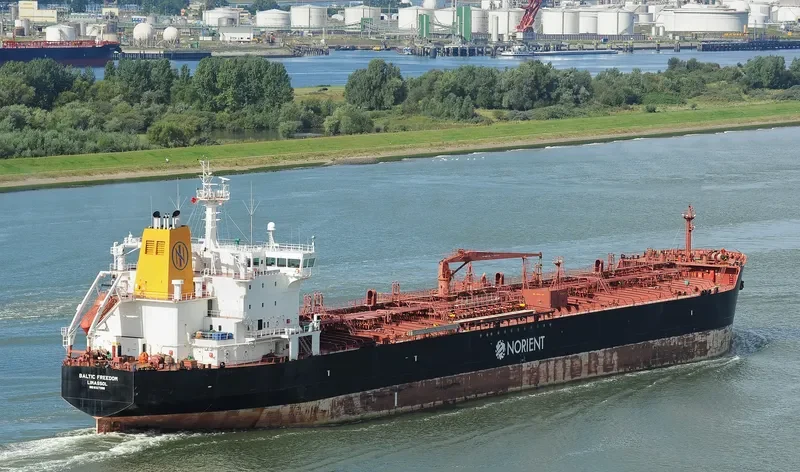 BALTIC FREEDOM Tanker IMO 9327396 photo 10
