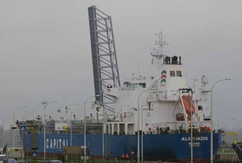 SEAWAYS AMBROSE Tanker IMO 9327437 photo 2
