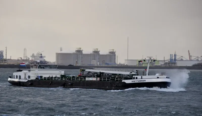 VICTORIA Tanker IMO 9328754 photo 2