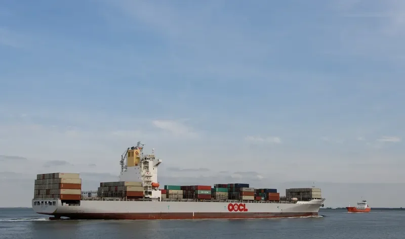 OOCL KOBE Container Ship IMO 9329526 photo 3