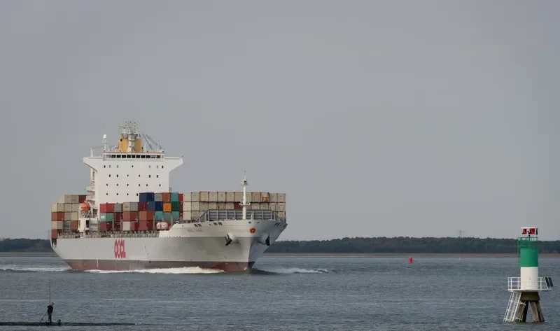 OOCL KOBE Container Ship IMO 9329526 photo 4