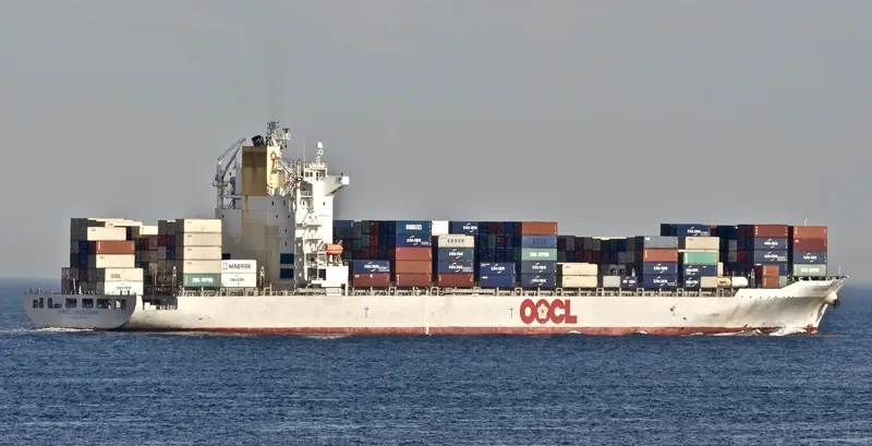 OOCL YOKOHAMA Container Ship IMO 9329538 photo 3