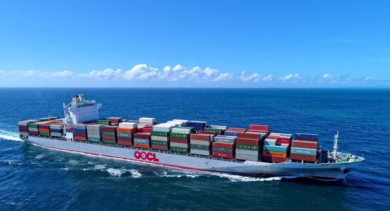 OOCL BUSAN Container Ship IMO 9329540 photo 4