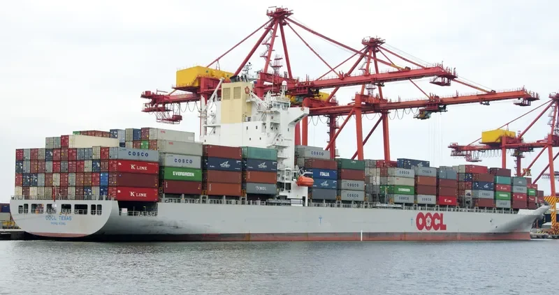 OOCL TEXAS Container Ship IMO 9329552 photo 8