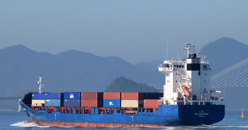 OSAKA VOYAGER Container Ship IMO 9329576 photo 9