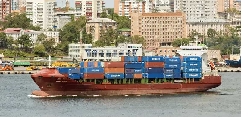 HAKATA VOYAGER Container Ship IMO 9329588 photo 2