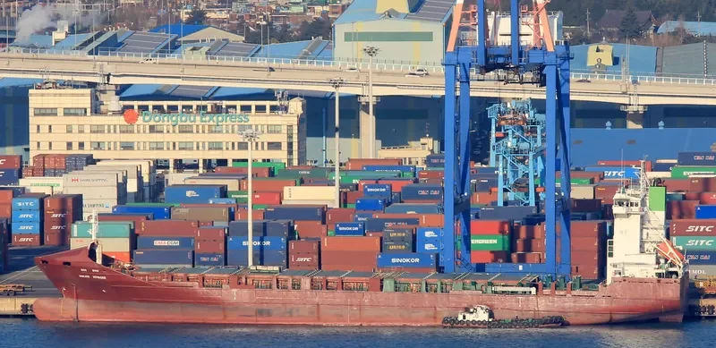 HAKATA VOYAGER Container Ship IMO 9329588 photo 3