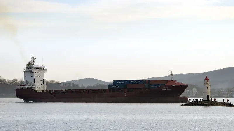 HAKATA VOYAGER Container Ship IMO 9329588 photo 8