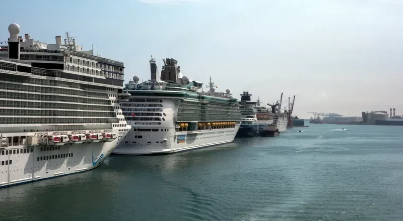 LIBERTY OF THE SEAS Passenger Ship IMO 9330032 photo 3