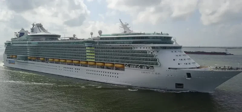LIBERTY OF THE SEAS Passenger Ship IMO 9330032 photo 7